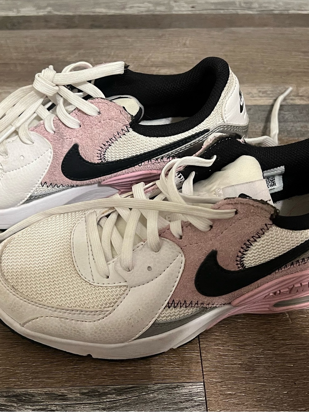 Nike Black, White & Pink Low-Top Sneakers women’s size 6 tennis shoes